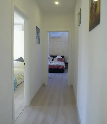 St. Peter Station Apartment Rom